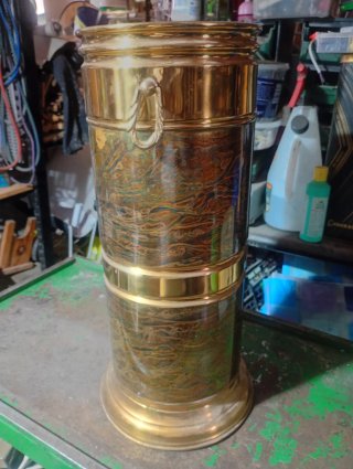Paragüero de metal dorado