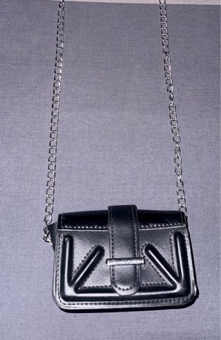 Bolso mini negro con cadena