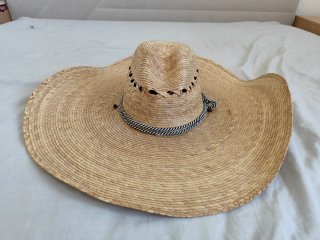 Sombrero de paja ala ancha