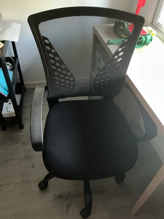 Silla de estudio negra con ruedas