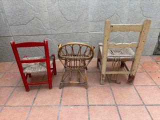 3 sillas para niños antiguas de Madera