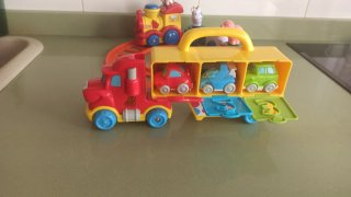 Camión de Juguete con Números y Tren