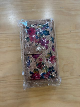 Cartera de corcho con flores