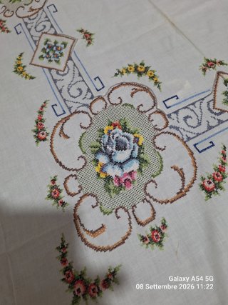Tovaglia ricamata a mano x 8 nuova misure 2,10x1,7