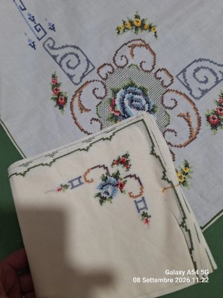 Tovaglia ricamata a mano x 8 nuova misure 2,10x1,7