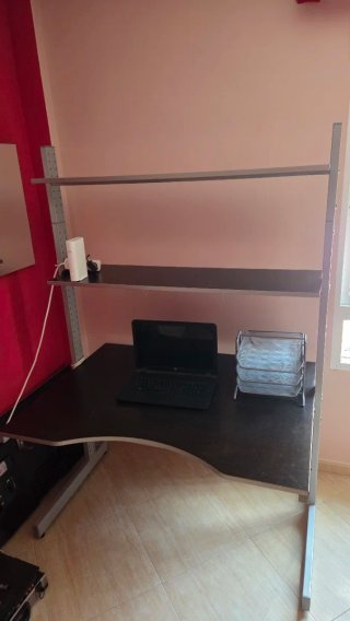Escritorio de oficina metálico y madera