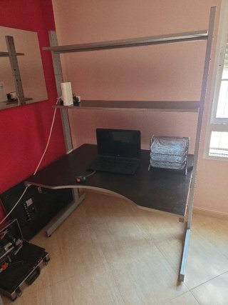 Escritorio de oficina metálico y madera