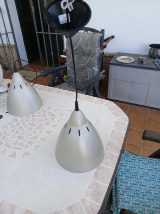 Lámpara de cocina colgante cónica beige y negra