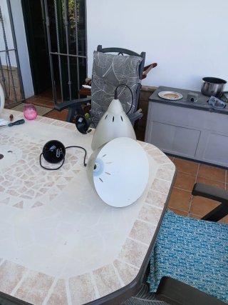 Lámpara de cocina colgante cónica beige y negra