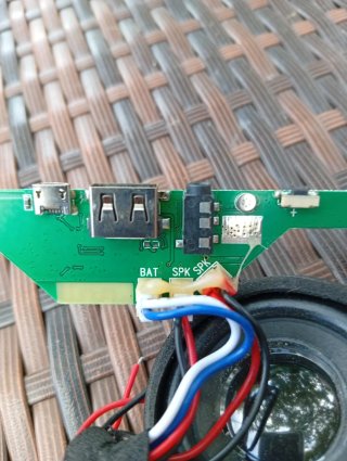 Scheda audio con batteria e altoparlanti