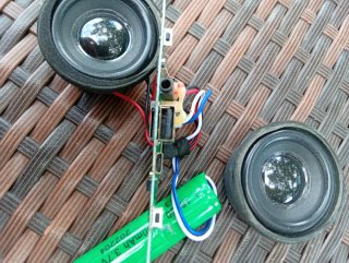 Scheda audio con batteria e altoparlanti