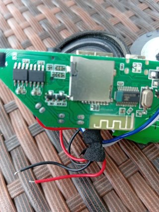 Scheda audio con batteria e altoparlanti
