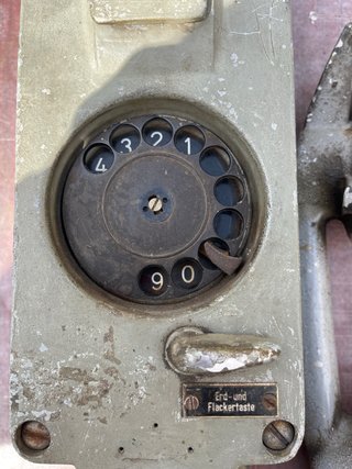 Teléfono antiguo de mina
