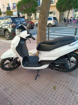 Peugeot Tweet 49cc Scooter Blanca