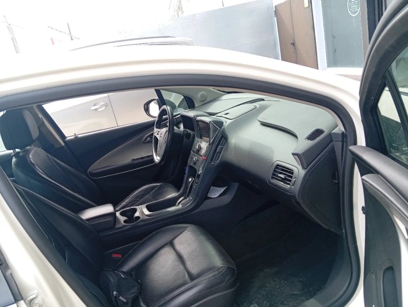 Opel Ampera 2011, foto 3
