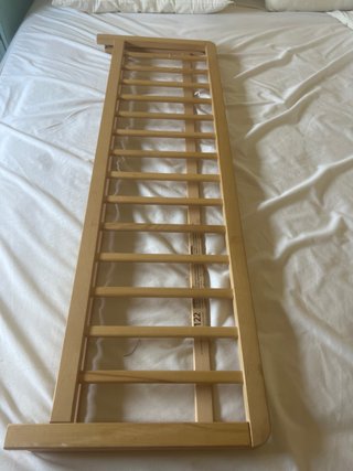 Barrera de cama de madera