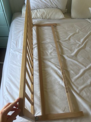 Barrera de cama de madera