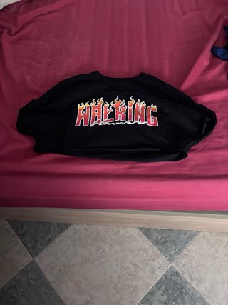 Chaleco negro con estampado de llamas