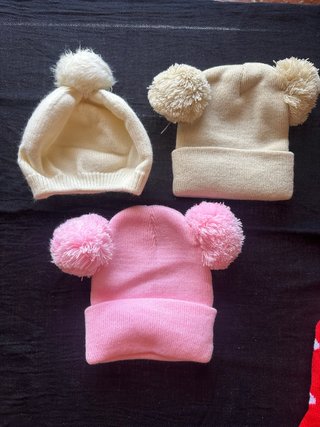 3 Gorritos de Lana con Pompón