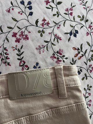 Vaqueros Stradivarius Beige