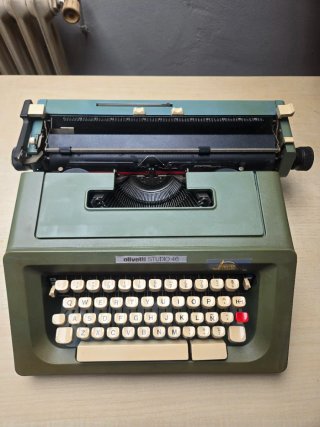 Máquina de escribir Olivetti Studio 46