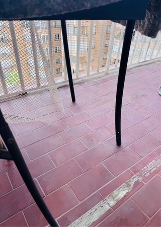 Mesa de pino con 4 sillas