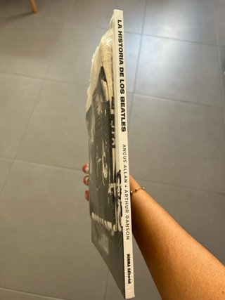 LA HISTORIA DE LOS BEATLES . 1EDICIÓN BOLSA REGALO