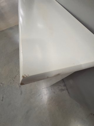 Armario de baño blanco con puerta de cristal