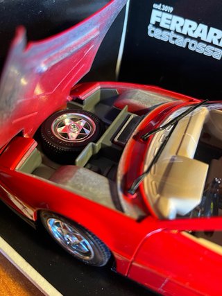 Ferrari Testarossa 1/18 Bburago