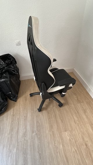 Silla Gaming Newskill Negra y Blanca