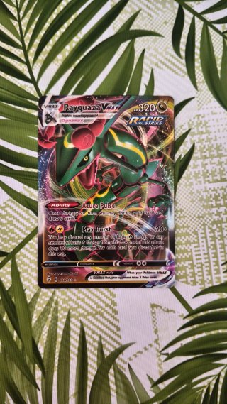 Carta Pokémon Rayquaza VMAX 111/203