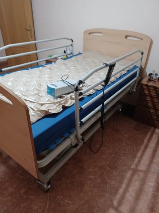 Cama articulada eléctrica hospitalaria
