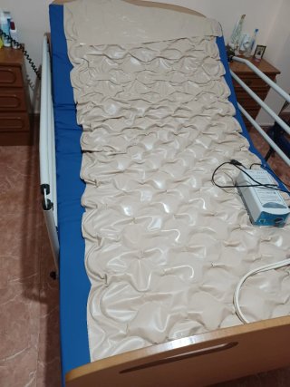 Cama articulada eléctrica hospitalaria