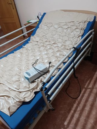 Cama articulada eléctrica hospitalaria