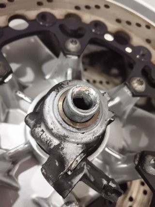 Rueda delantera BMW R850R