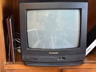 TV CRT Panasonic 14 con RCA frontal