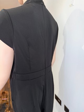 Mono negro elegante