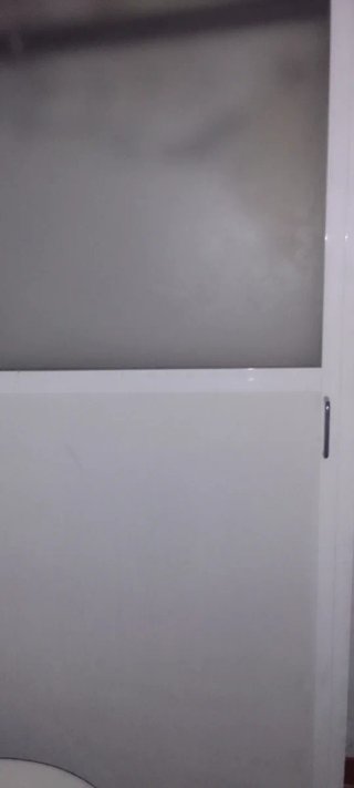 Puerta corredera con panel de cristal