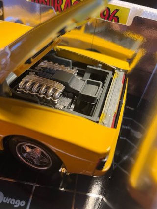 Bburago Ferrari Testarossa 1984 1/18 + Libro