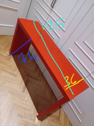 Mesa auxiliar roja con ruedas de ikea