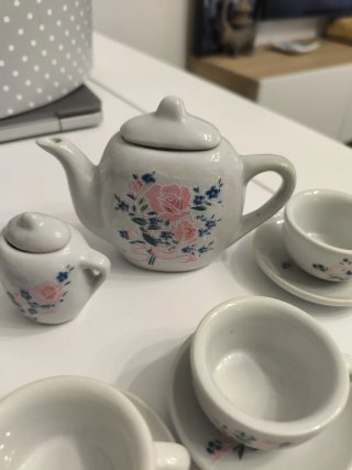 Juego de té miniatura floral