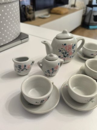 Juego de té miniatura floral