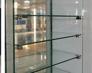Vitrina de cristal expositora con ruedas 88 cm