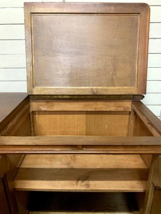 Mueble de madera tallada. Calidad. Antiguo