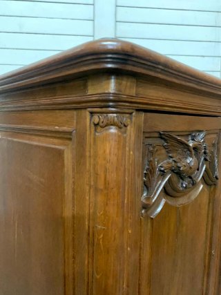 Mueble de madera tallada. Calidad. Antiguo