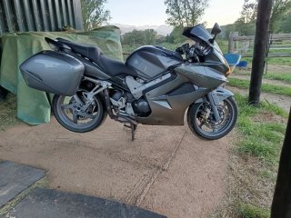 Honda VFR-800 VTEC gris