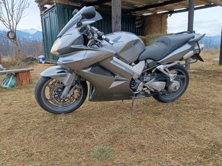 Honda VFR-800 VTEC gris