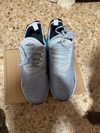 Nike Air 270 Talla 44 Gris/Blanco