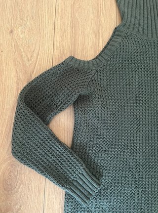 Vestido jersey cuello alto Hollister verde caqui
