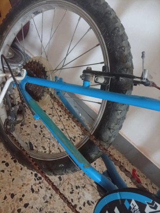 Bicicleta infantil azul B'TWIN
